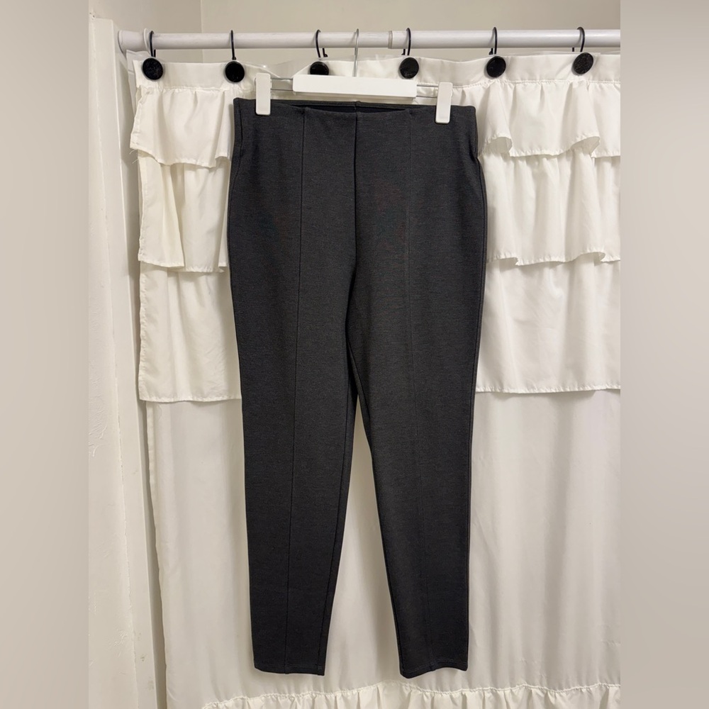 Old Navy gray, extra high rise skinny pant in the size large!